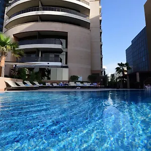 Majestic Retreat Otel